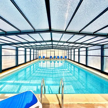 Chez Vous, Ailleurs | Piscine & Terrasse *